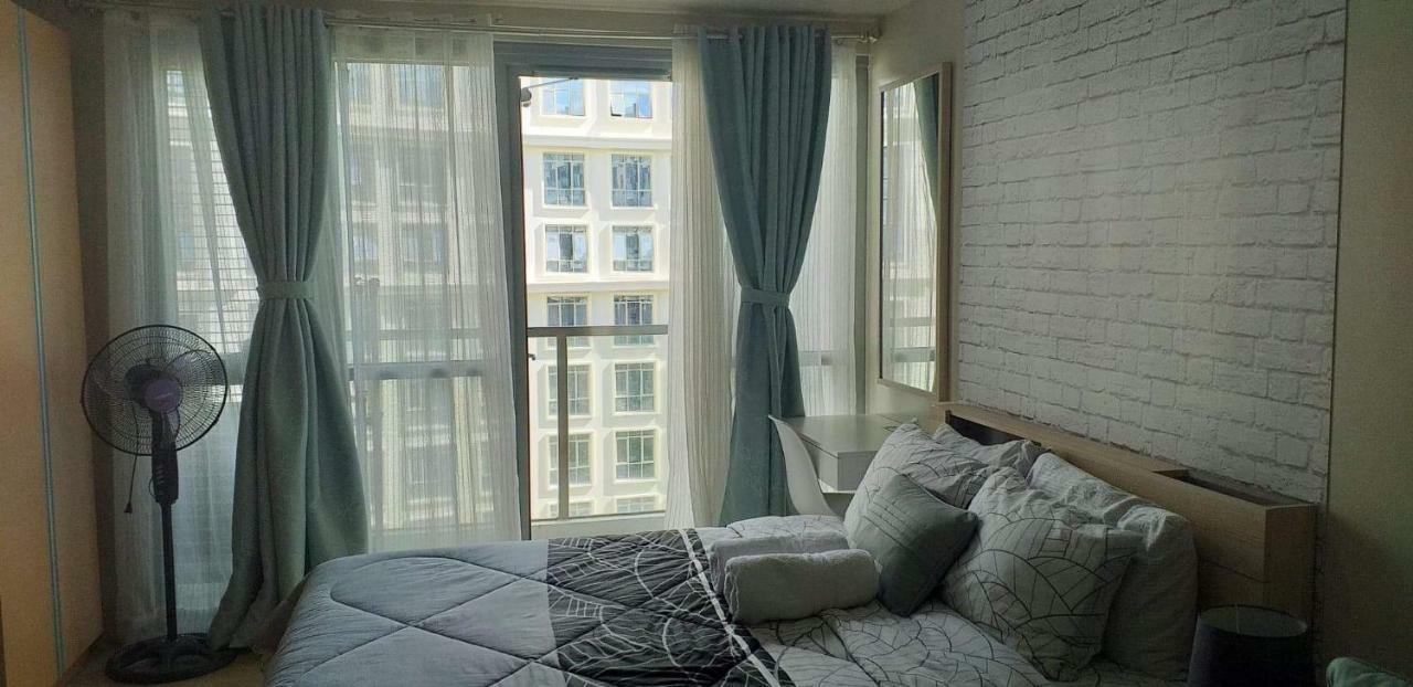 Eighty One Newport Boulevard Manila Exteriör bild