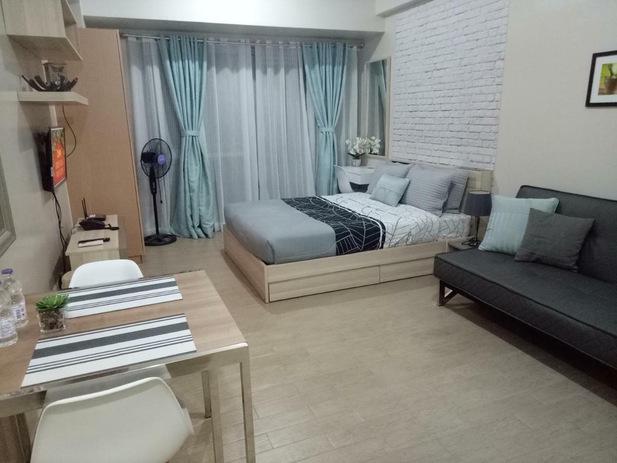 Eighty One Newport Boulevard Manila Exteriör bild